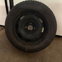 Cerchi da 15  pollici con ruote invernali