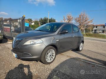 Lancia Ypsilon 1.2 69 CV 5 porte S&S Platinum
