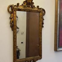 Antico specchio con cornice in legno