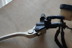 Freni Pompa Pinze Ricambi Yahama  R6 - R1 2000