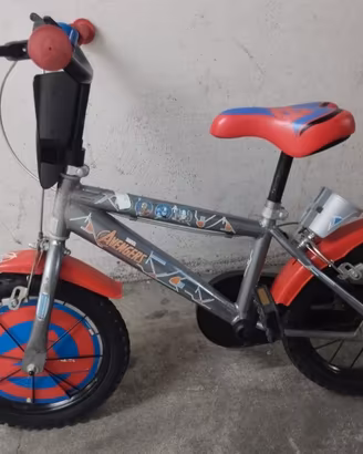 Bici Hulk Capitan America Marvel (con rotelle)