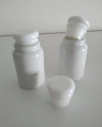 2 vasetti in ceramica con tappi