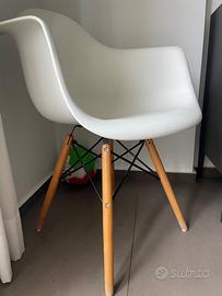 Sedia design bianca stile nordico – 15 €