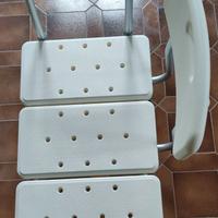 Sedia da doccia/vasca regolabile.