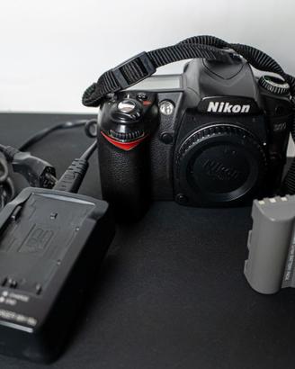 Nikon D90 + obiettivo 18-55mm