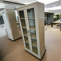 Armadi metallici con ante vetrate