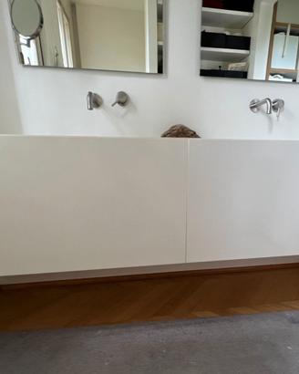 Mobile bagno in Corian