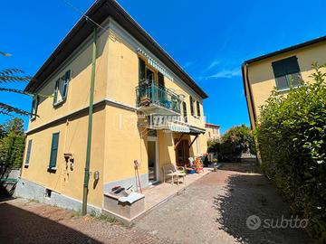 QUADRILOCALE IN BIFAMILIARE CON POSTO AUTO