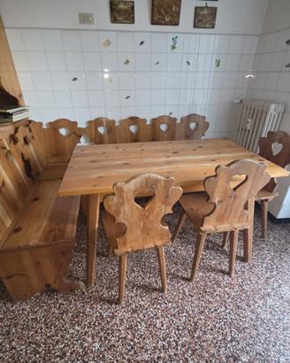 Tavolo e seggiole