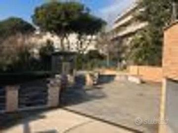 Via Della Mendola, Privato affitta Box Auto