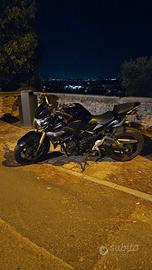 Suzuki Gsr 750