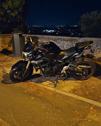 Suzuki Gsr 750