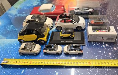 Lotto Modellini Auto in Metallo e Pezzi Vari