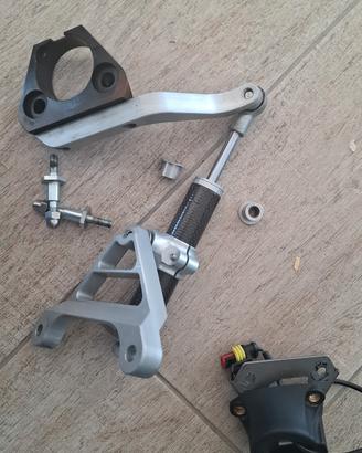 ducati monster ammortizzatore di sterzo 