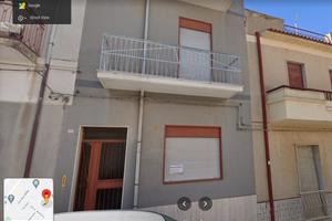 Casa con 2 appartamenti e garage