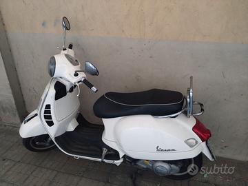 Piaggio Vespa 300 GTS - 2013