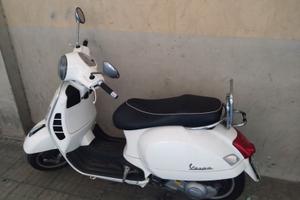 Piaggio Vespa 300 GTS - 2013
