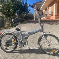 Bicicletta elettrica a pedalata assistita