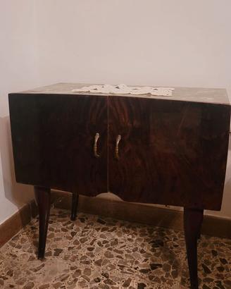 Comodino anni 60 vintage con due ante