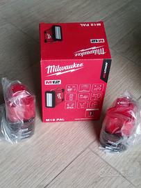 Lampada Milwakee M12 + 2 batterie NUOVA