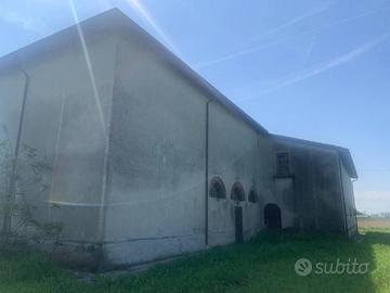 Rustico / Casale di 322 m² con box auto doppio a S