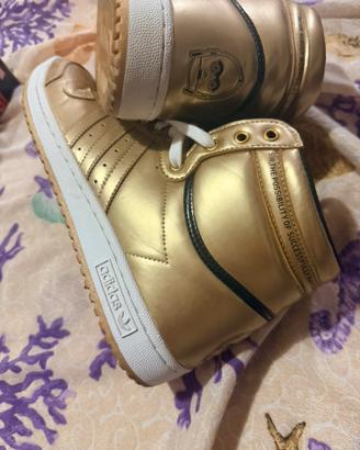 Sneakers dorate Star Wars – Edizione particolare