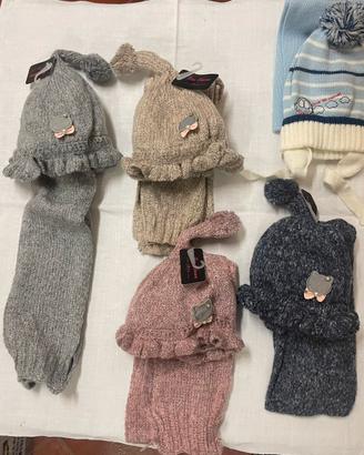 Stock  completo sciarpa e cappello bambino