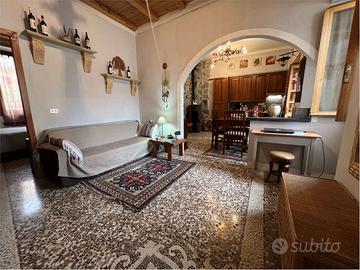 Porzione di corte in centro