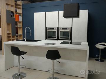 Cucina expo' " Isola" con gola come foto