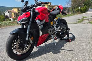 Ducati streetfighter  v2 (2024) + accessori