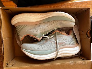 Saucony Triumph 23 NUOVE – solo 6 km – pari al nuo