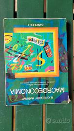 Libro universitario di "Macroeconomia"