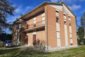 Rustico / Casale di 250 m² con 4 locali e box auto