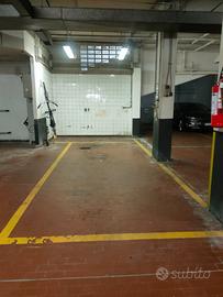 Privat: Posto Auto + Moto VIA MANZONI (Trieste Cen