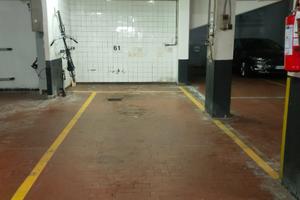 Privat: Posto Auto + Moto VIA MANZONI (Trieste Cen