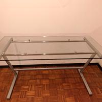 Scrivania con ripiano in vetro