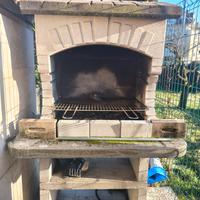 Barbecue a carbonella in muratura 