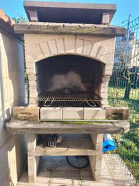 Barbecue a carbonella in muratura 