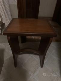 Piccolo tavolino / sgabello in legno