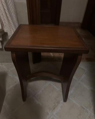 Piccolo tavolino / sgabello in legno