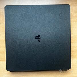 PS4 slim + 3 joystock (e dischi per giochi)