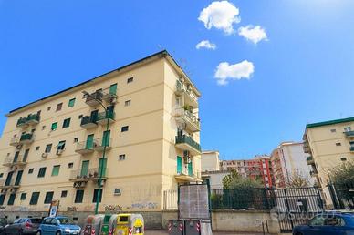 2 LOCALI A NAPOLI