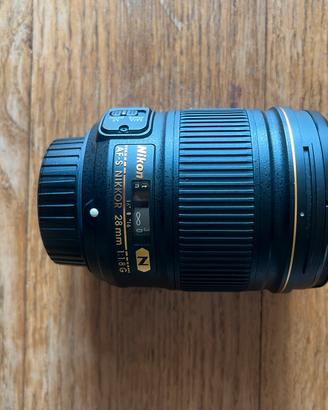 Obiettivo nikon-nikkor lens