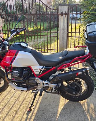Moto Guzzi V85 TT V85TT - 2023 super accessoriata