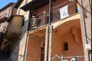 Vendita casa indipendente in via Risciolo