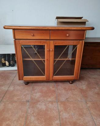 Credenza con ante in vetro