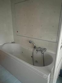 Vasca da bagno idromassaggio