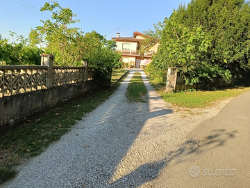 Casa indipendente con giardino