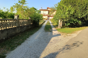 Casa indipendente con giardino