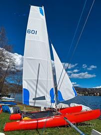 Catamarano a vela